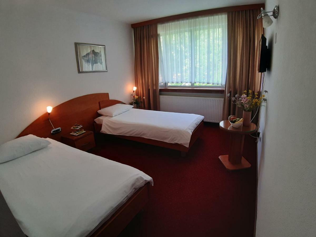 Park Hotel Bihać Eksteriør bilde